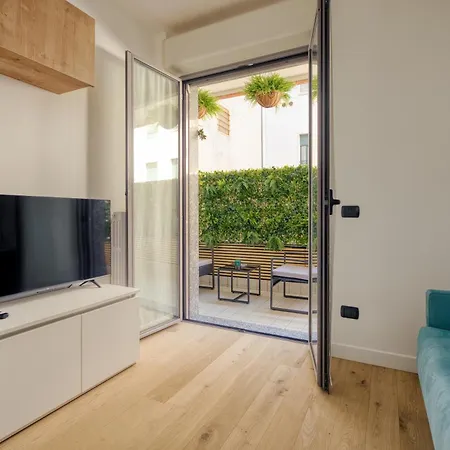 Just Urban Stays - Strategic 1-Br With Balcony - Duomo And City Life Milaan