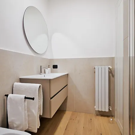 Just Urban - Strategic 1-br With Balcony - Duomo And Life * Milan