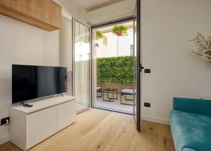 Just Urban Stays - Strategic 1-Br With Balcony - Duomo And City Life Milaan